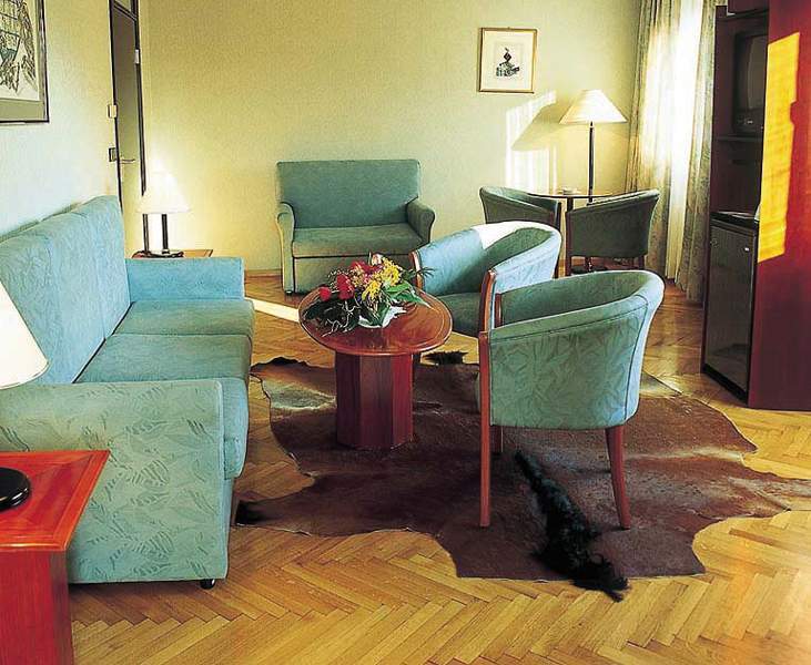 Western Premier Slon 4*