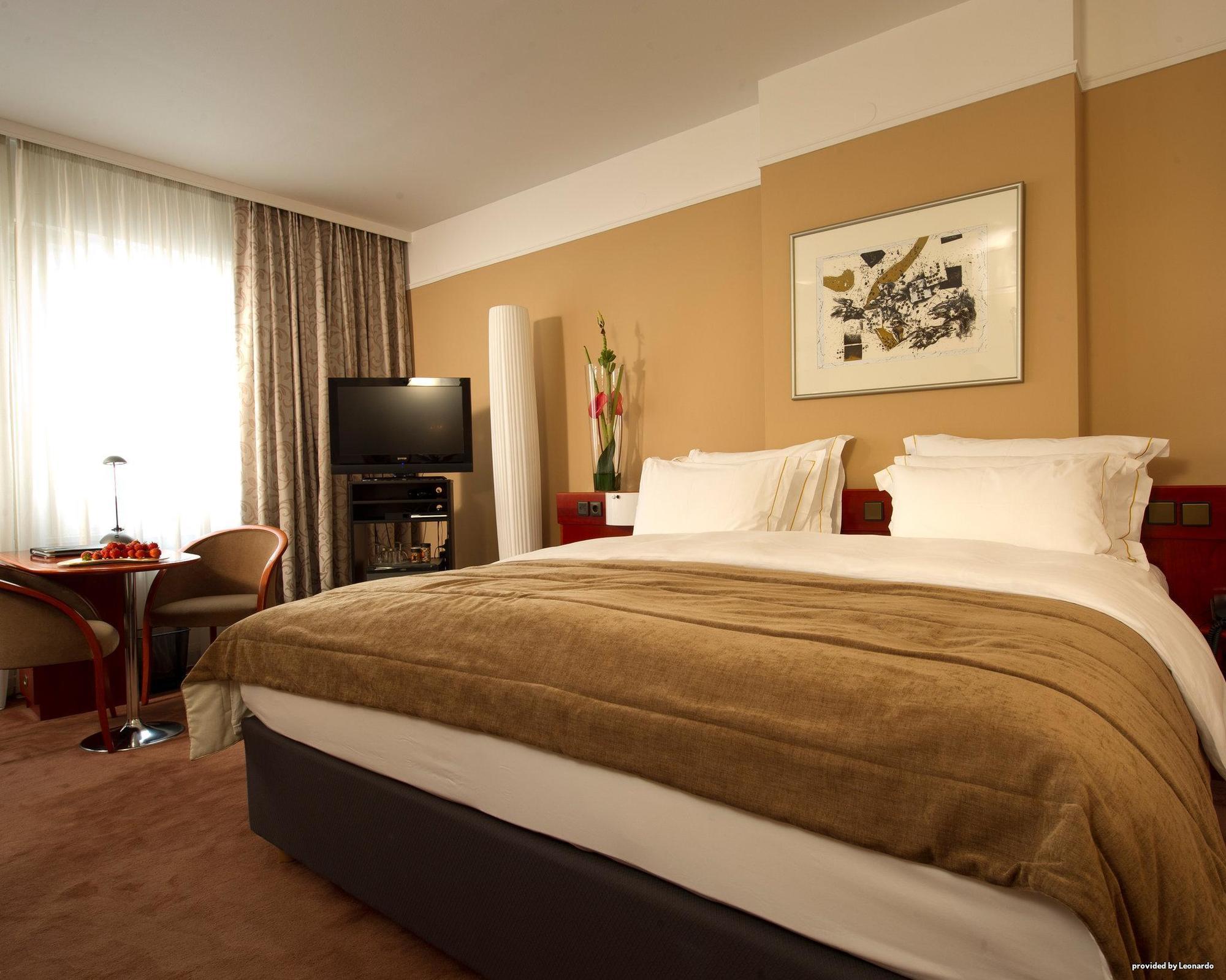 Western Premier Slon 4*
